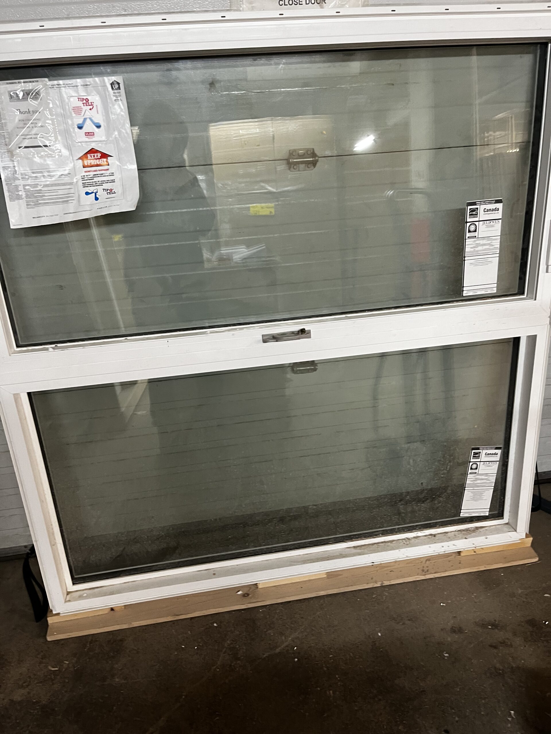 Awning / Picture Window