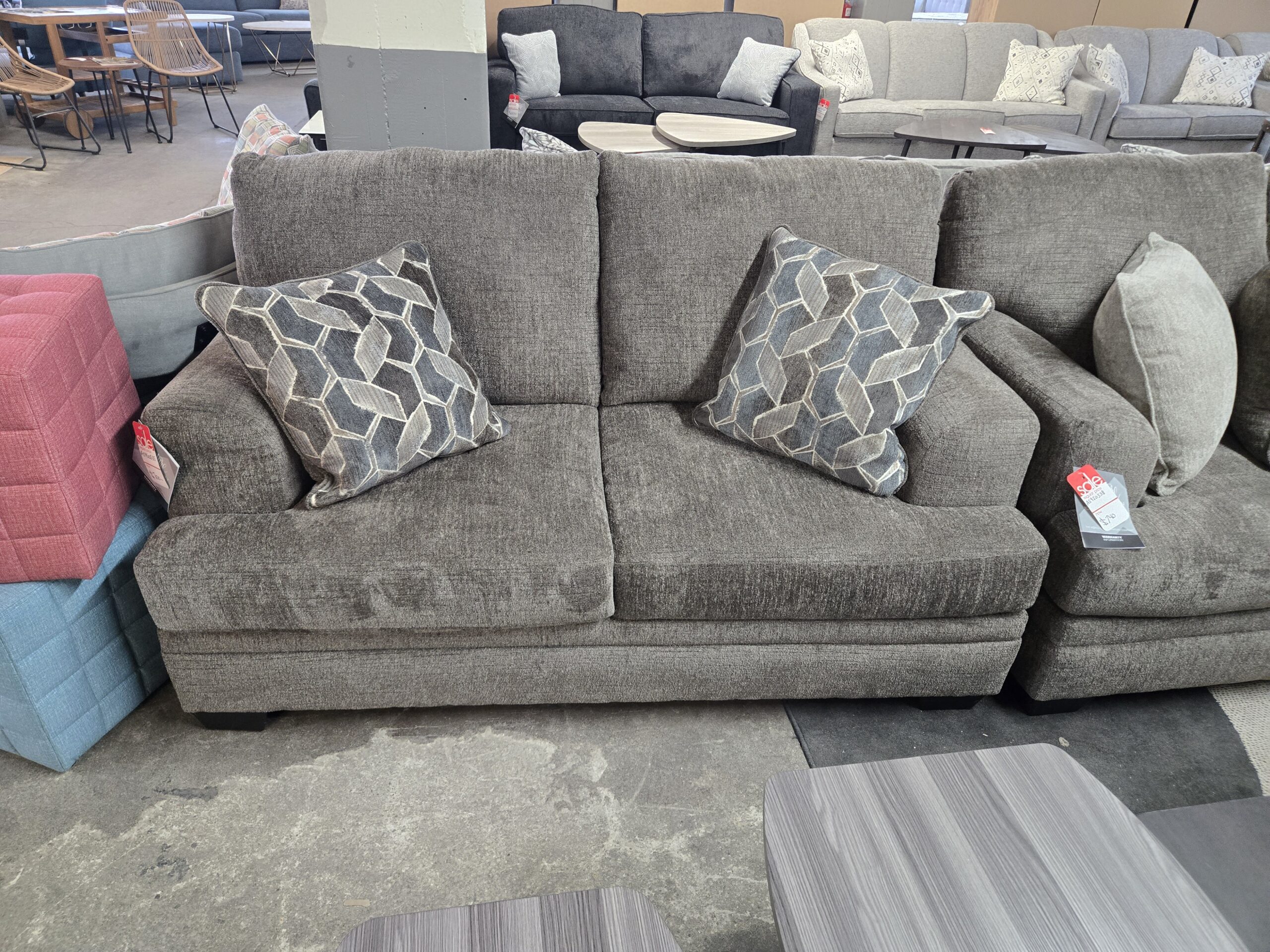 Stonemeade Loveseat (Nutmeg)